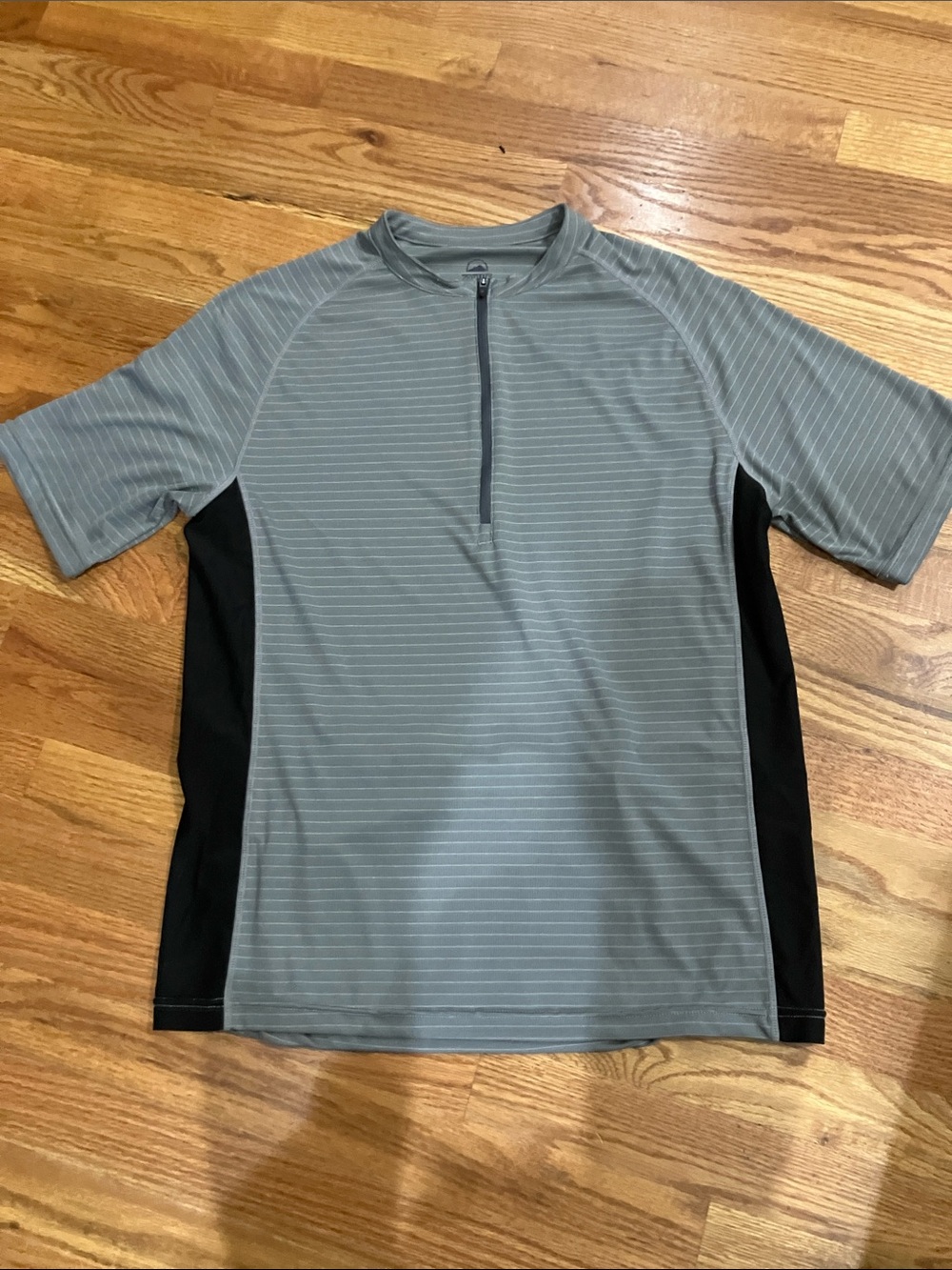 Zoic Men's Gray Short-Sleeve Cycling Jersey with Black Side Panels Sz M NWOT